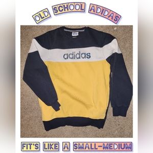 Vintage Adidas Sweatshirt with Pockets